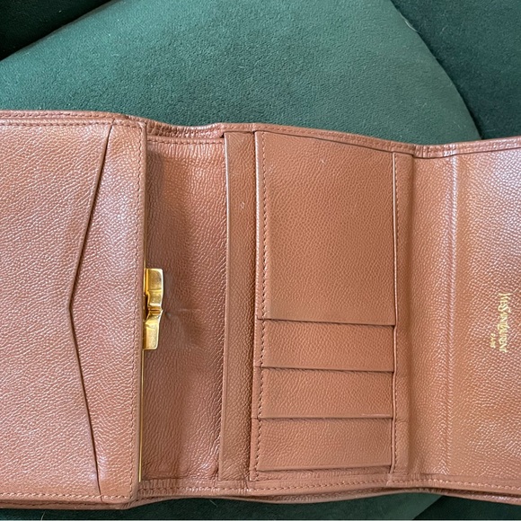 YSL Vintage Brown Leather Trifold Wallet with Internal Kisslock Coin Pocket - Picture 5 of 15